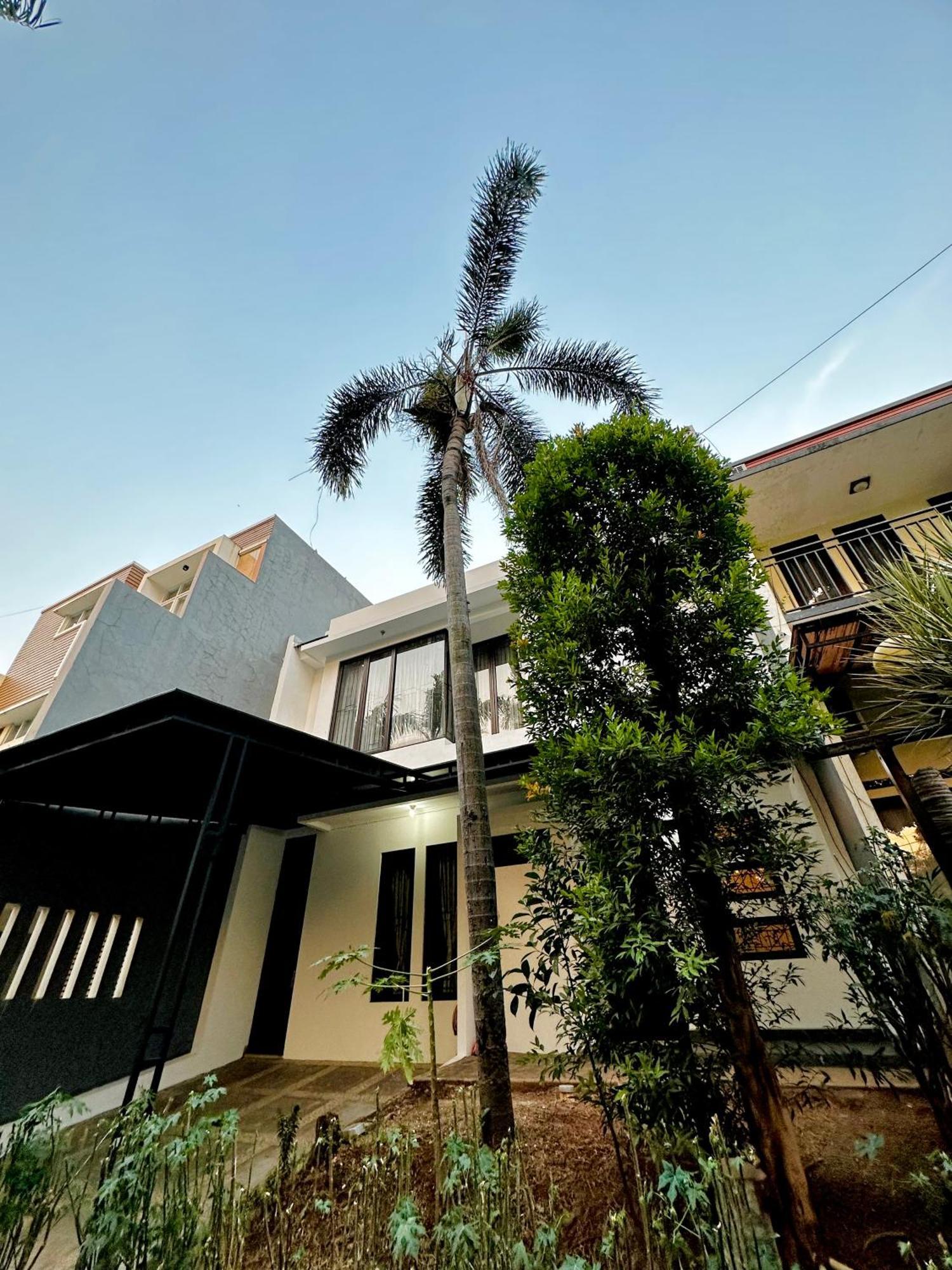 4-Bedroom Home In South Jakarta Nuansa Swadarma Residence By Le Ciel Hospitality Exterior photo