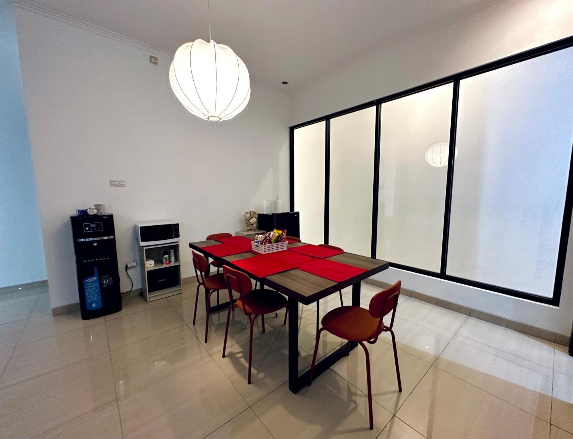 4-Bedroom Home In South Jakarta Nuansa Swadarma Residence By Le Ciel Hospitality Exterior photo