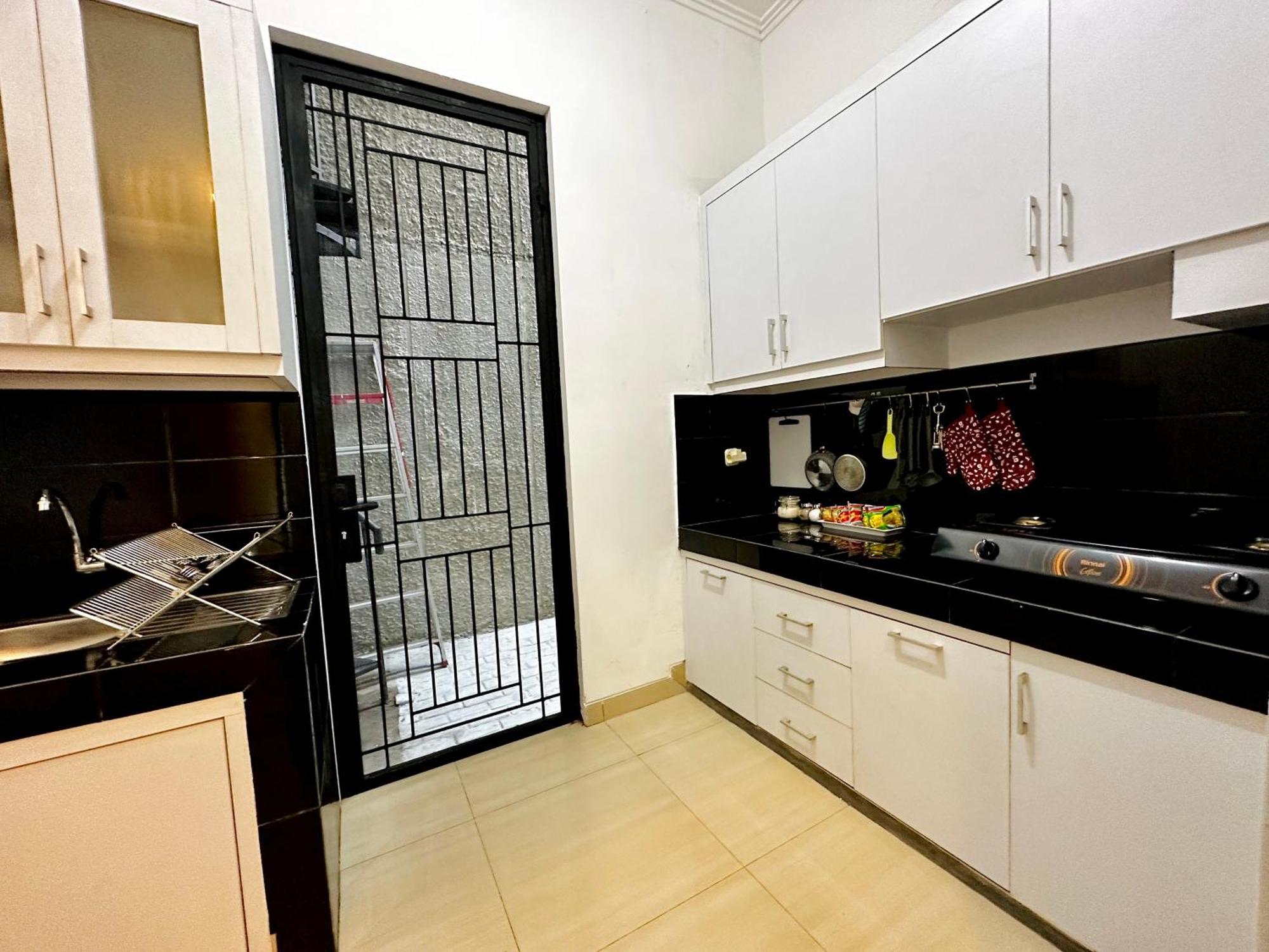 4-Bedroom Home In South Jakarta Nuansa Swadarma Residence By Le Ciel Hospitality Exterior photo