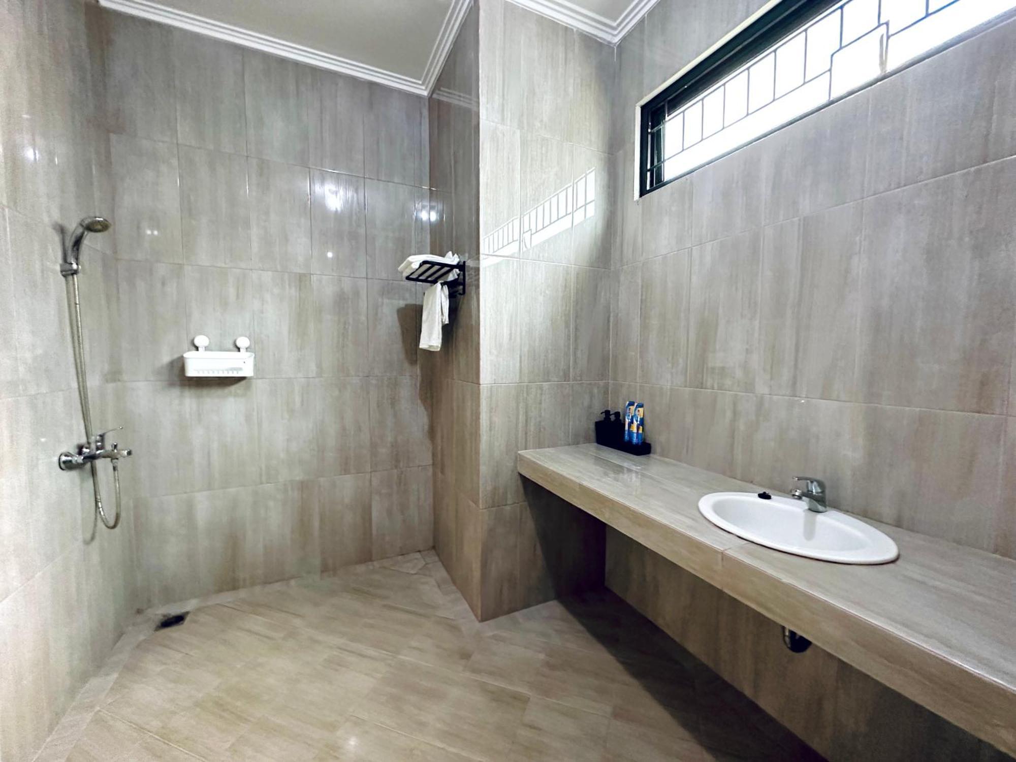 4-Bedroom Home In South Jakarta Nuansa Swadarma Residence By Le Ciel Hospitality Room photo